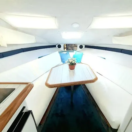 Bateau-hôtel El Barco, Port Olimpic